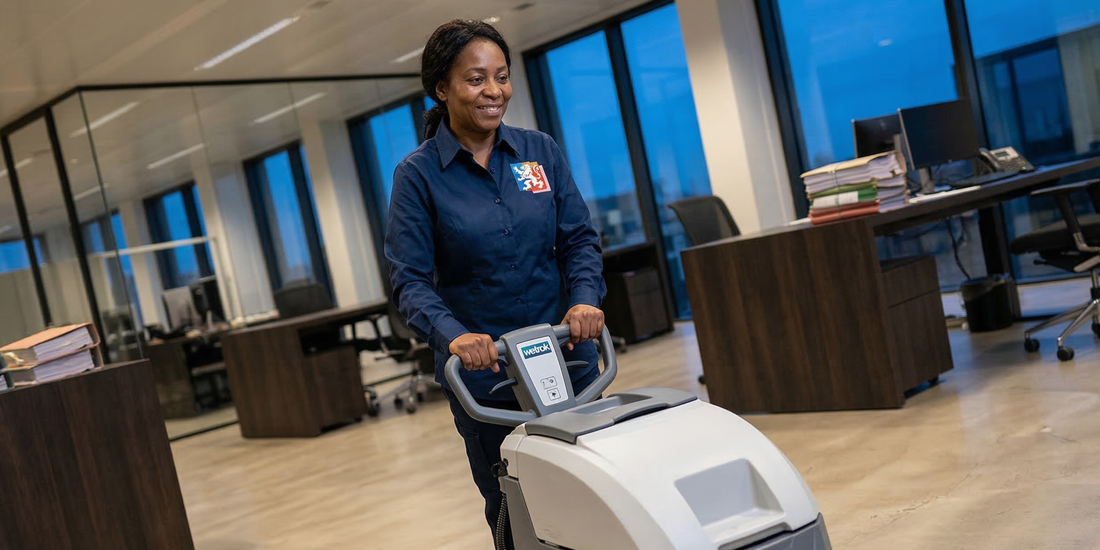 De opkomst van de 'Service Host': Daytime Cleaning in de advocatuur